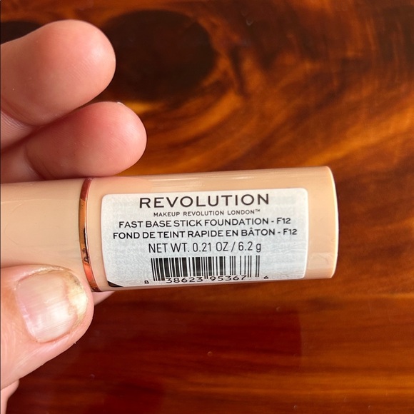 Revolution Cream Foundation Stick - Picture 3 of 3